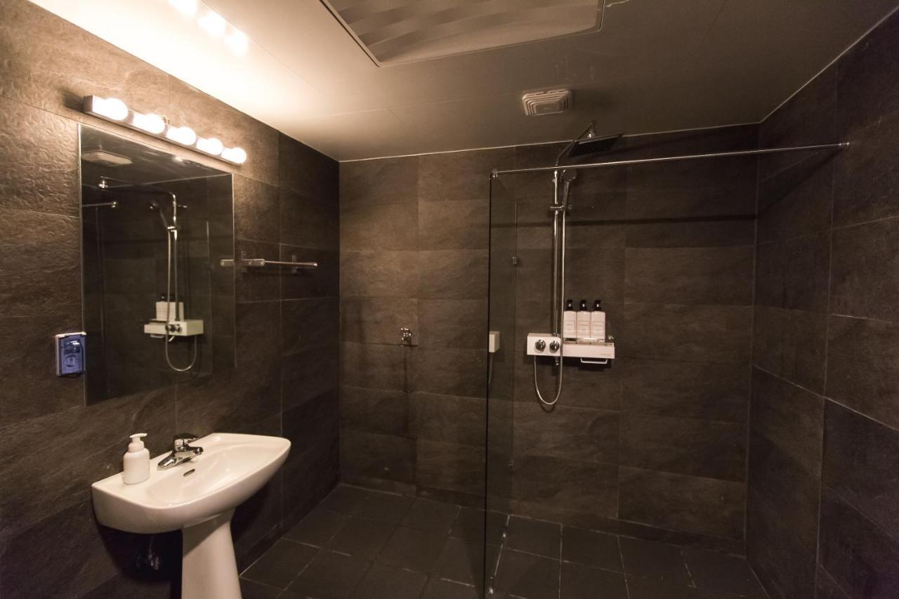 Canvas Black Guesthouse Busan Ngoại thất bức ảnh
