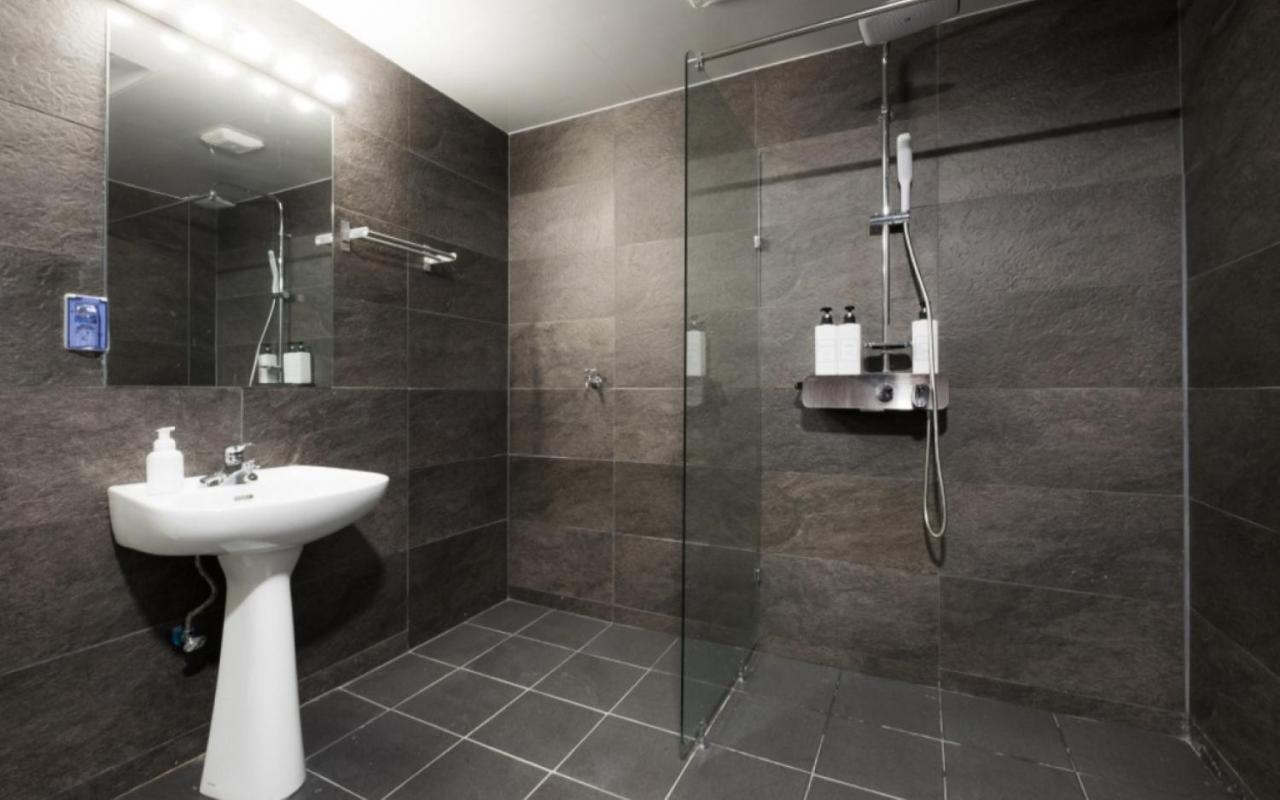 Canvas Black Guesthouse Busan Ngoại thất bức ảnh