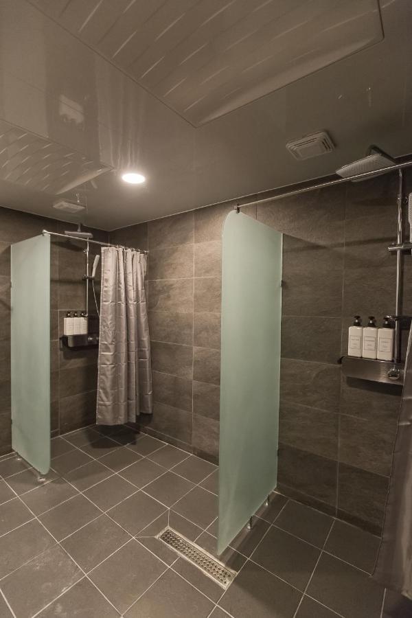 Canvas Black Guesthouse Busan Ngoại thất bức ảnh
